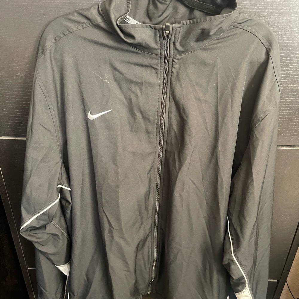 Men’s Nike drifit jacket, lightweight 3XL black in color